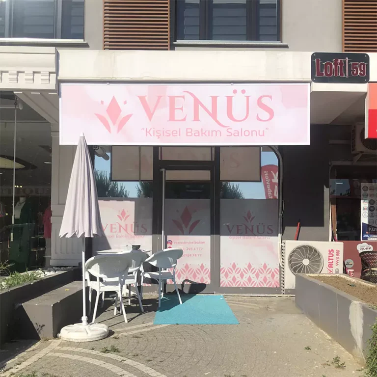 Geniş cephe germe tabela uygulaması