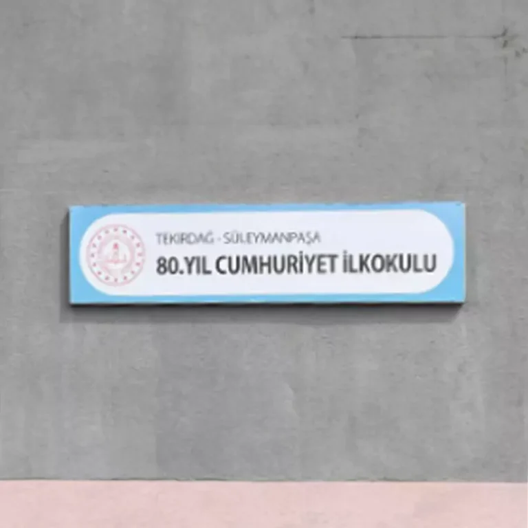 Okul ve eğitim kurumu tabelası